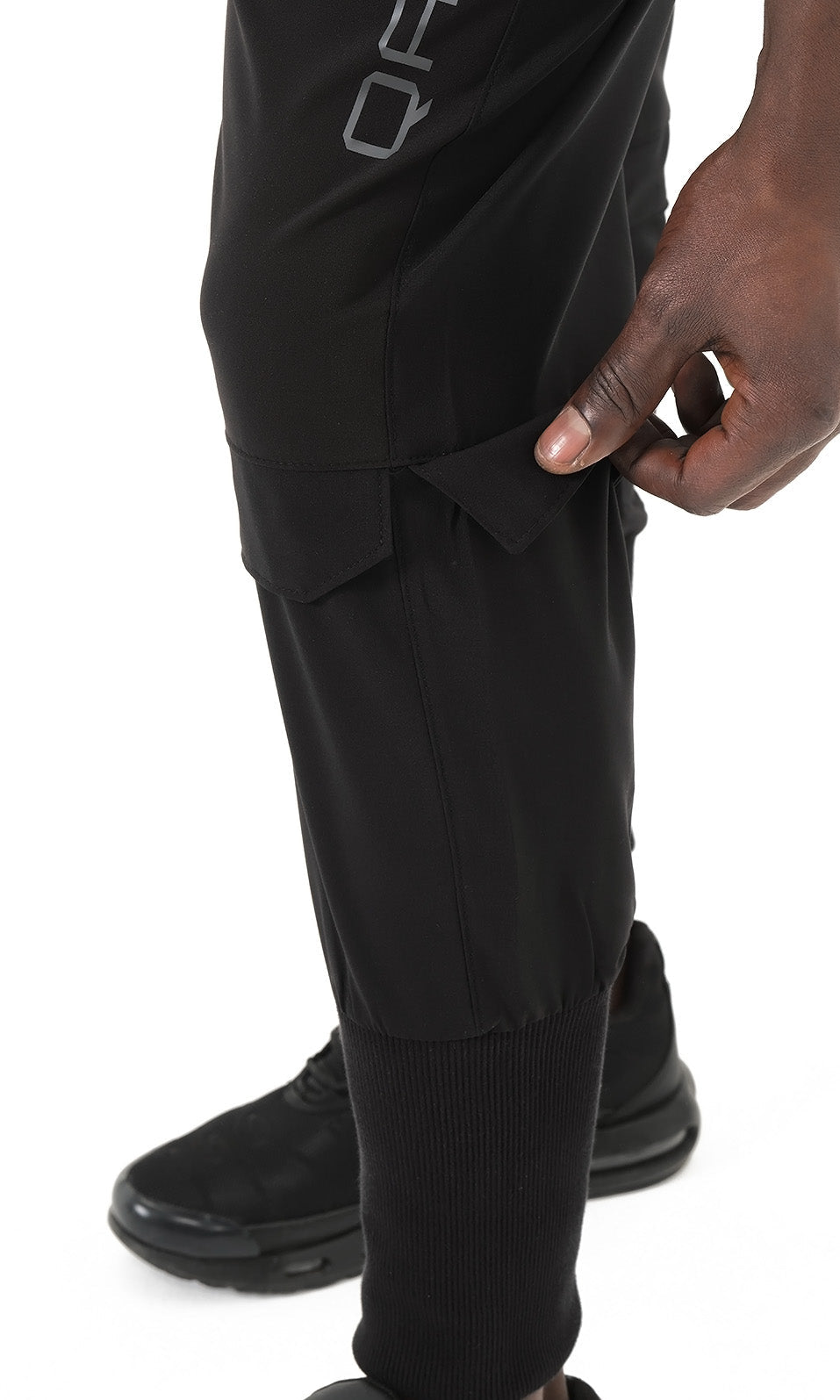  QL Pantalon Cross Over in Black - QABA'IL,