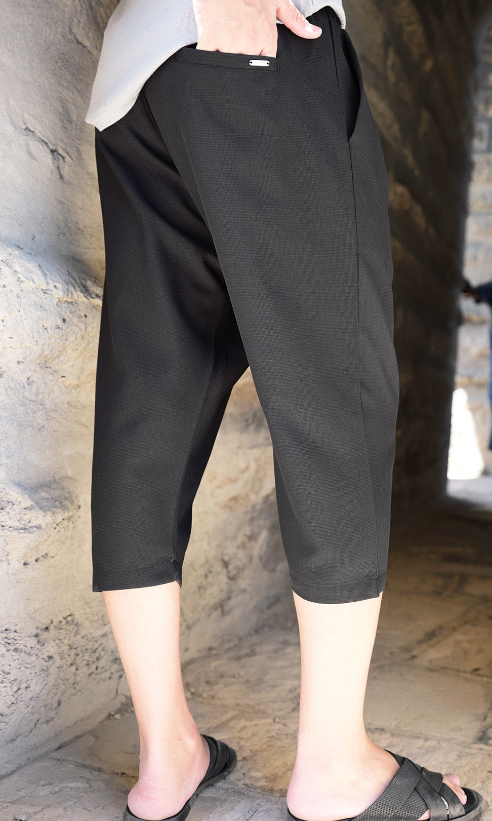  QL Classik Court S25 in Black - QABA'IL,