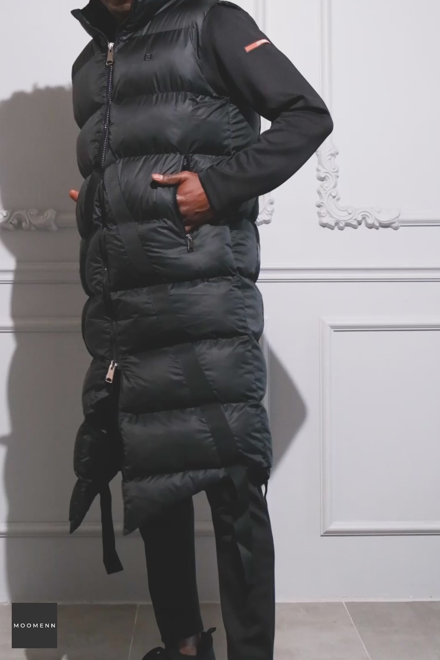 Video laden: QL Sleeveless Longline Puffer Hooded Gilet in Black